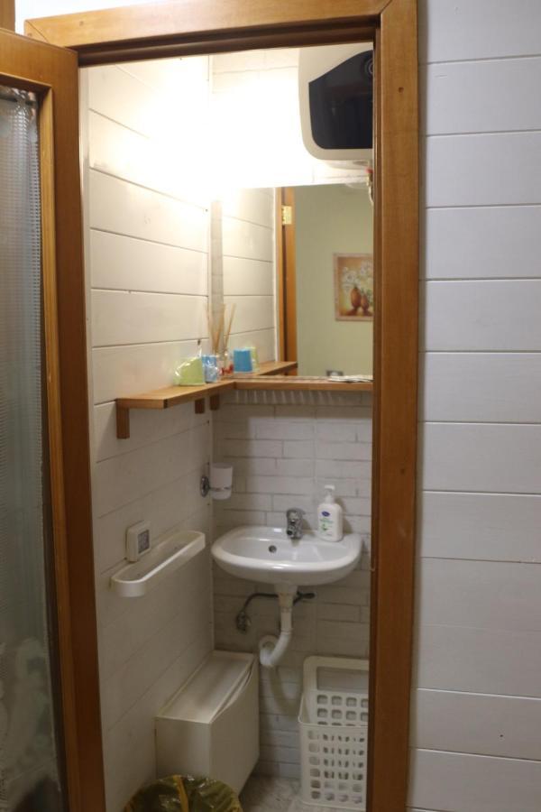 Holiday House Nel Cuore Di Bari Exterior foto
