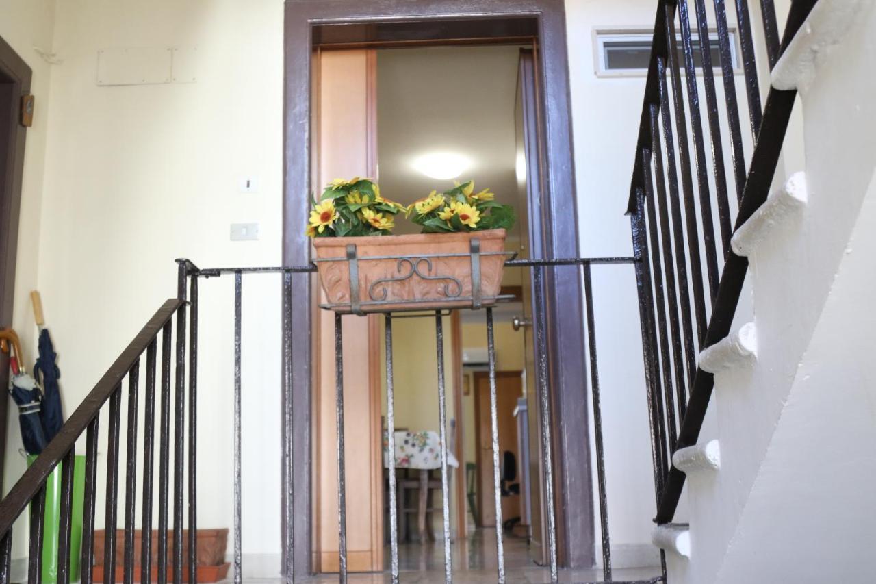 Holiday House Nel Cuore Di Bari Exterior foto