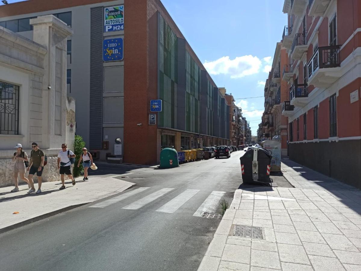 Holiday House Nel Cuore Di Bari Exterior foto