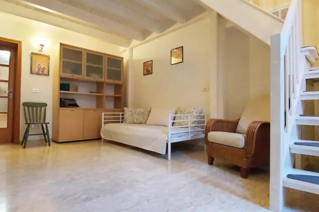 Holiday House Nel Cuore Di Bari Exterior foto